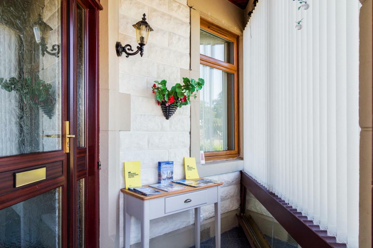 Wee White House Bed & Breakfast Единбург Екстериор снимка